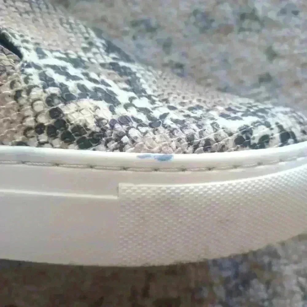 Qupid Womens Snakeskin Print Platform Loafer 8